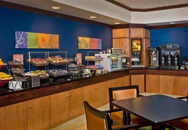 Fairfield Inn And Suites By Marriott Сеймур Экстерьер фото